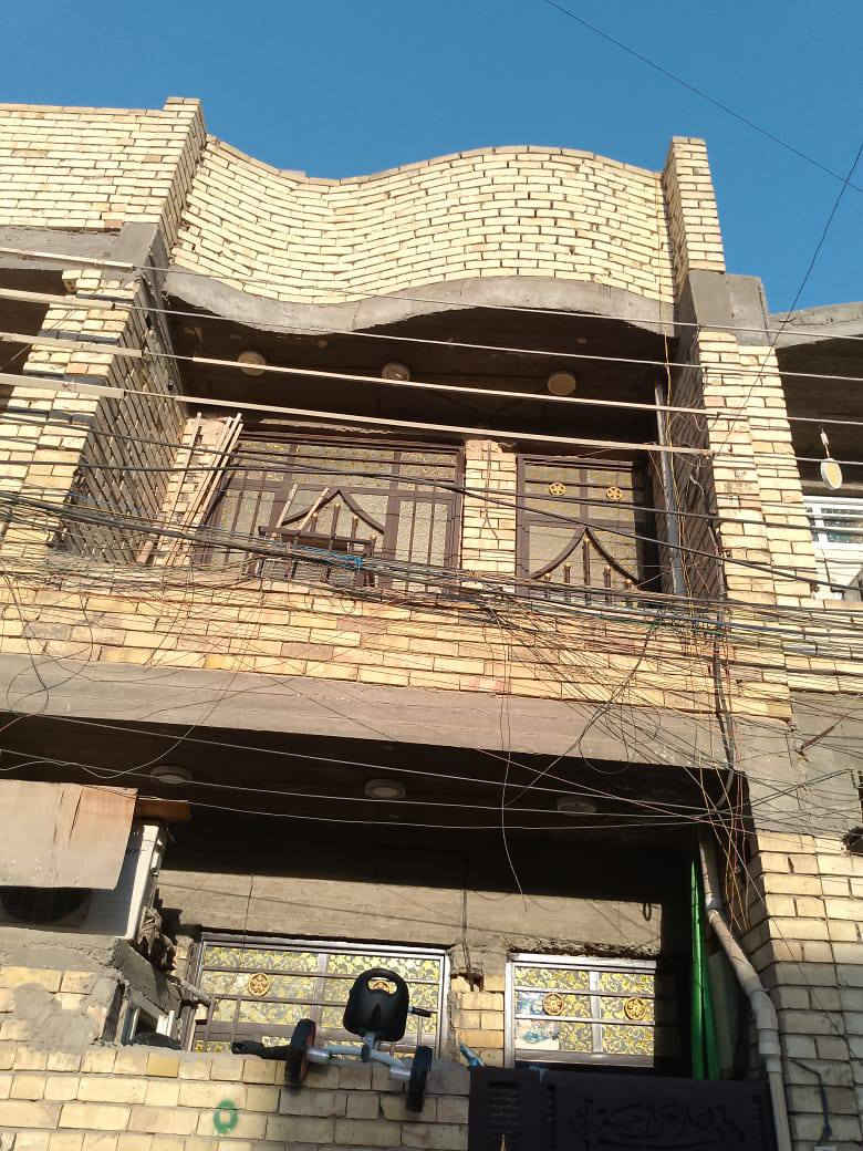 سلام عليكم دار للبيع في حي البساتين شارع أحمد الوائلي فرع نسمه الحياه المساحه 50 متر  السعر اتصال *********** الرقم مابي واتساب رقم خاص
