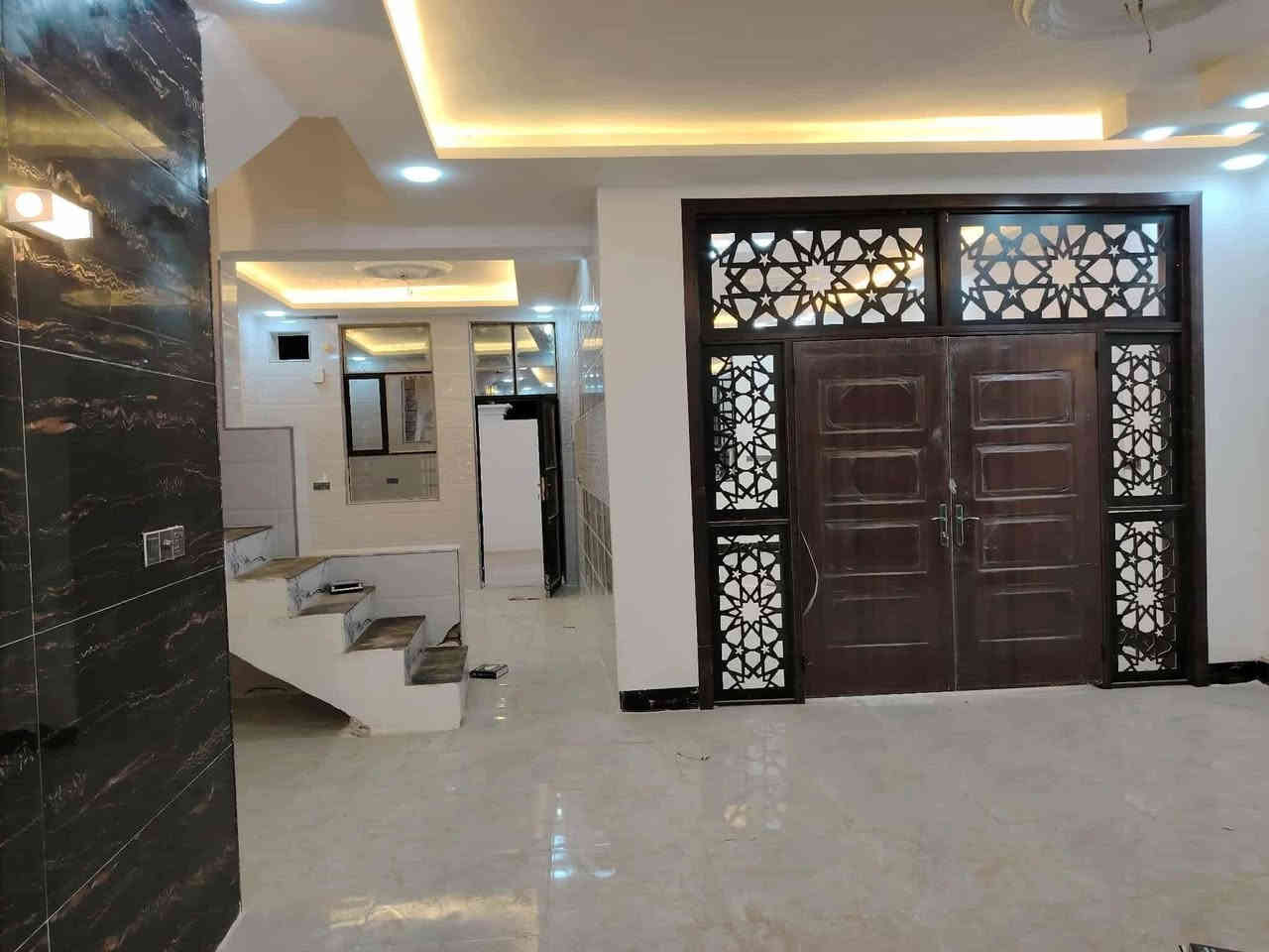 دار للبيع 150م🏕️ (مكتب الخليج للعقار عمود327)
*********** وتساب
***********
✅ مشمول بقرار التطويب 

بسعر /60/ مليون مع المجال
موقع /نجف 🏡شارع الحولي مال المطار عمود 327

البناء 🏡 
غرفتين /صاله/مطبخ / ستقبال/ صحيات/
بناء مرتب/ اساس + سقف كونكريت + طابوك

ألخدمات 🏡 #بعد_عن_سوق_100م
ماء/كهرباء/مدارس/سوق/تبليط/لحد الباب
