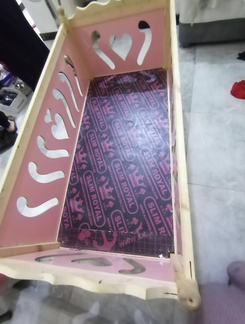 السلام عليكم 
عندي جربايه مال طفل 
قيم بالي يرضى الله 
عنواني خرنابات ل3000
رقمي ***********
