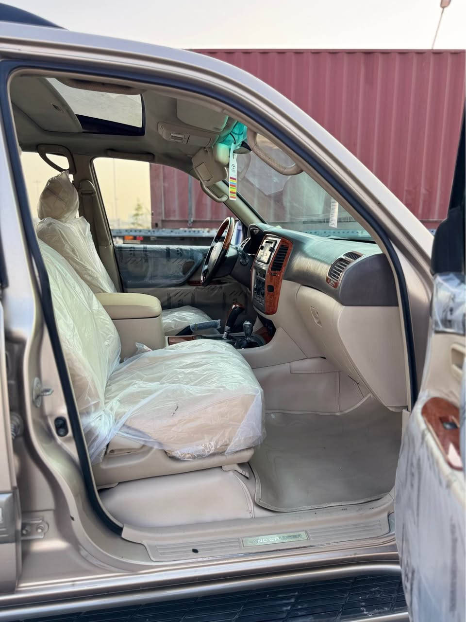 السلام عليكم لاندكروز مونيكه 2007 فول مواصفات 6 سلندر بيها بكانات صبغ  اثر جراد كفاله عامه من الضربه رقم بصره مميز سنويه جديده تحويل مباشر سياره جاهزه للخير السعر 175 بيها مجال للتصال *********** البصرة, العراق
