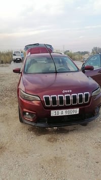 موديل ١٩ مكفولة عدا البنيد مصبوغ السيارة جاهزة من كل شي ماشية ٦٠ الف ب...