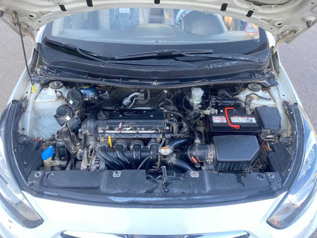 السلام عليكم اكسنت موديل 2013 خليجي كير مكينه كفالة عامة بيها شاشة كاربلاي جديدة وزوج تايرات جدد الكشر مثل ما في الصوور ابيع حزام بدون ما اتعبك لان بيها ضربات على بارد وضربات ثانيه بأماكن متفرقة وبيها حالياً ضربه شبر ونص بباب السائق جديدة تنزل من السعر ترجع على بارد 
السعر 87 وبيها مجاال السيارة باسمي وتحويلها ثاني يوم 
***********
