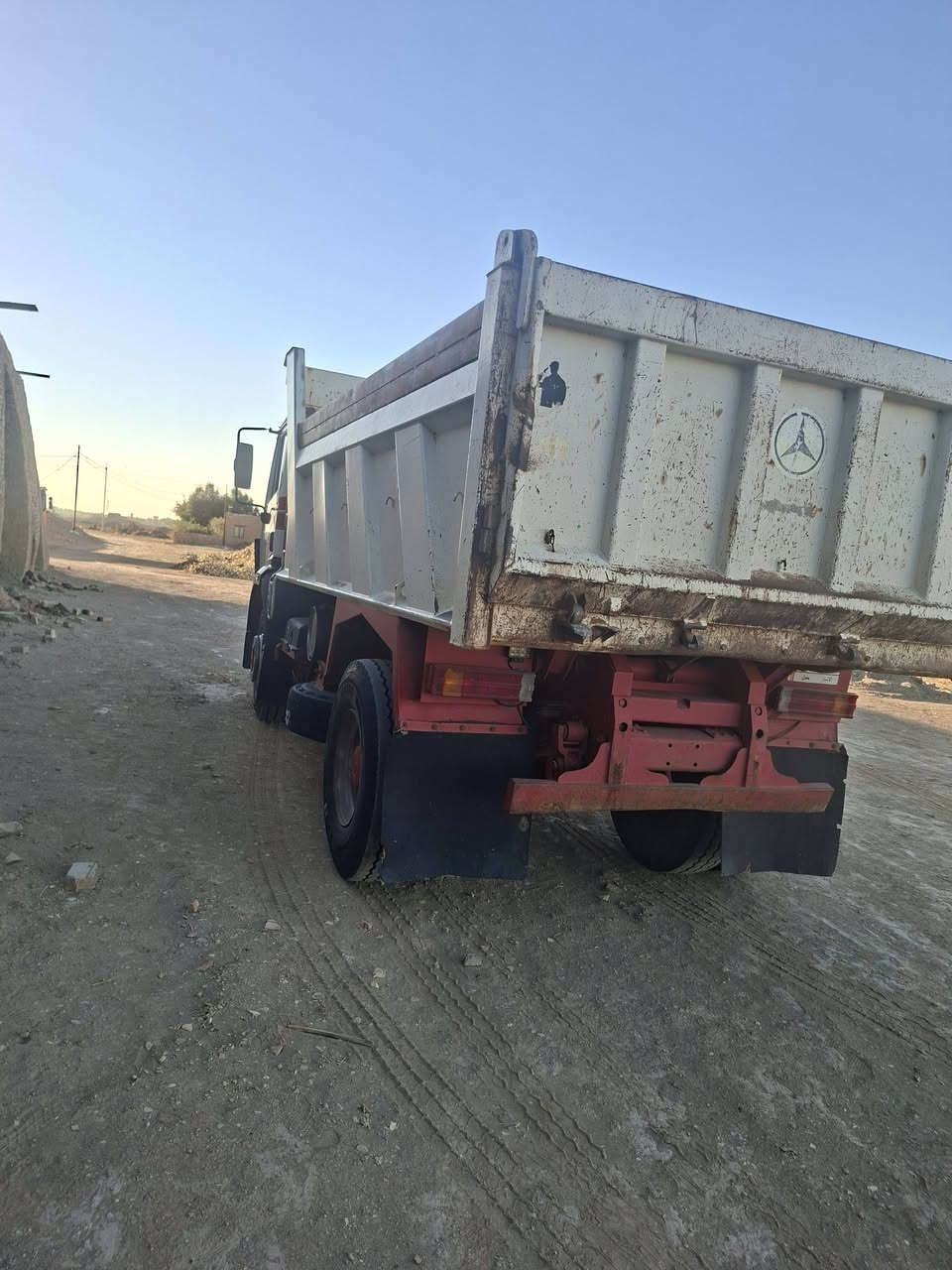 سلام عليكم
سيارة للبيع ألبي كرواتي تك قلاب سيارة اصل راس تريلة بلادي شاصي بلادي بدون تطوالة السيارة سبرنك بلادي ابو الاربعة هوائي مكينة 8 دبل تيربو حجم 38 كير 155 فافون كهربائي السيارة مكفولة مكينة وكير واكسن وشاصي وقمارة كله بلادي علمأ ان السيارة ألماني بلادي السعر (260 ورقة)  وبيها مجال للستفسار الاتصال على الارقام (***********)(***********)
