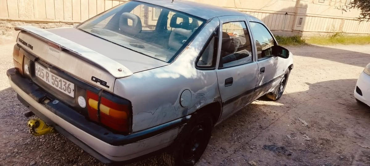 السلام عليكم للبيع أوبل فكترة 16موديل 89محرك وكير شرط صدر نص تخم تاير جديد كهربائيات كلها شغاله والكشر شوف العين السعر 35 وبيها مجال الاتصال على الرقم *********** مكان صلاح الدين تكريت العلم
