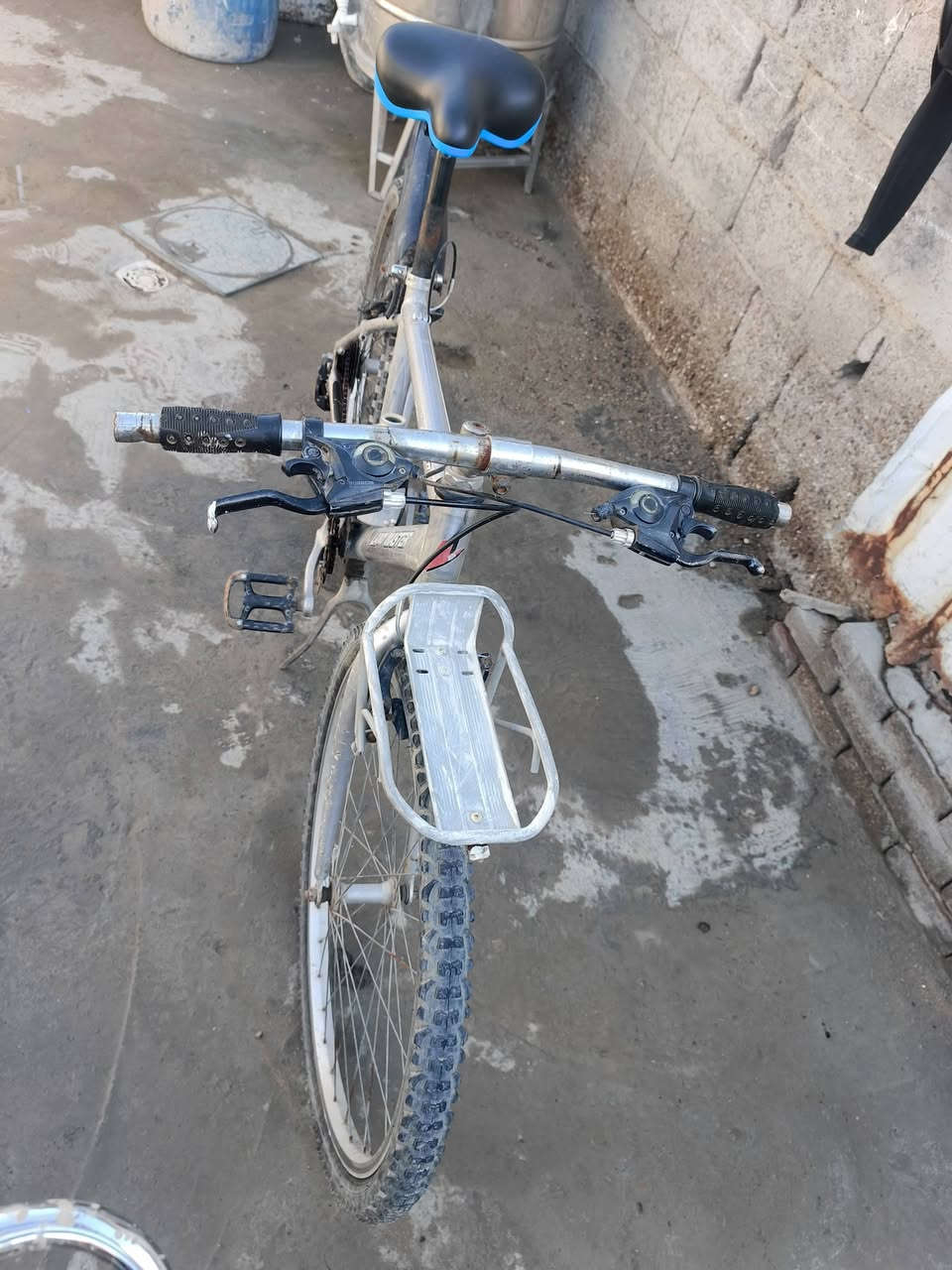 بايسكل ياباني كامل مكمل كله فافون اصلي سعر 40 وبي مجال لشراي مكان الحسينيه شارع 12 متواجد فيس ورقم تصال ***********
