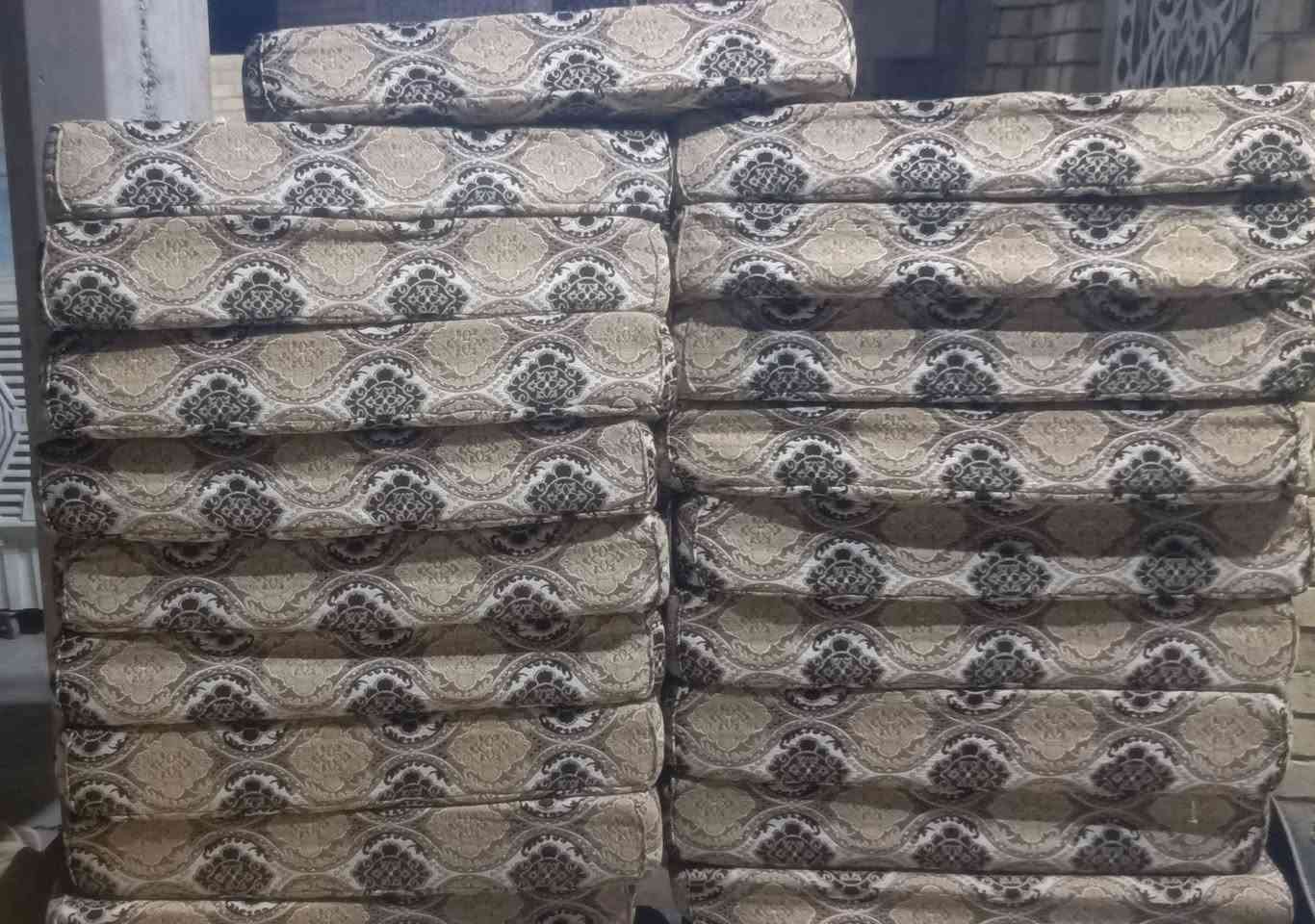 ديوانين كويتي نفس اللون مستخدم للبيع نظيف الوجهين الاصلي يتكون من
١٠ تكيات 
١٤دواشك 
٣زوايا اركان 
٢٢مسند ظهر 
يفرش مساحه كبيره أو مضيف ديوانية ١٣ ب٤
*********** اتصال 
*********** واتس 
مكاني الشطرة
