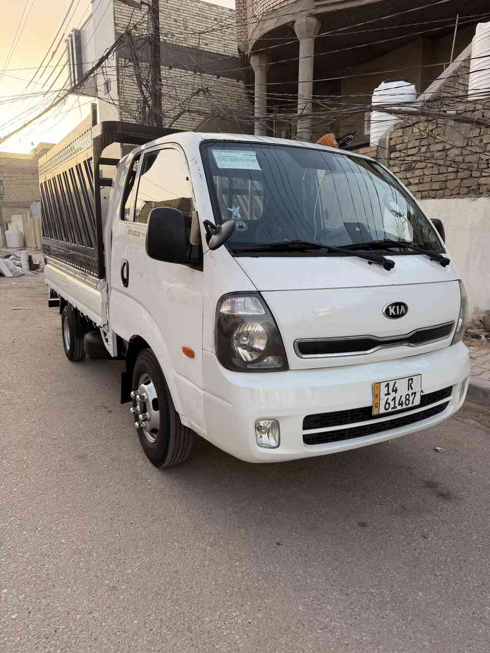 كيه فحل
موديل 2013 
مسكر بم ونوزل 
بصره مشروع وطني بأسمي
كفاله اي ضربه ما بيها
مكفوله من كلشي بيها صبغ دوس 
سنوية جديده رقم انكليزي 
تحويره 14 
تانكي 120 
شاشه تاب و كامره خلفيه 
مكينه وكير و اكسن كله تمام كفاله 
شاصي مكفول 
تايرات الوره كله جديد و كدام هم جدد
السعر 112
***********
