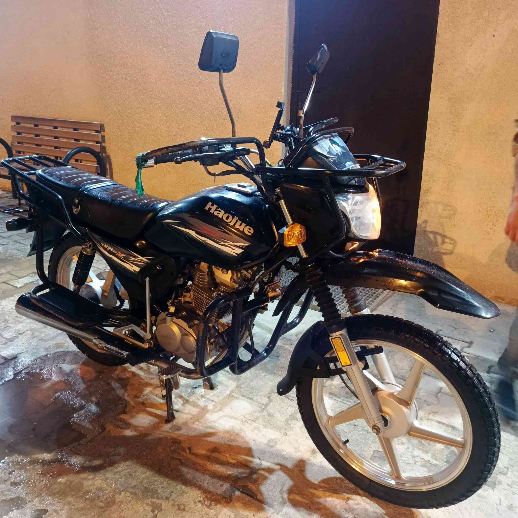 السلام عليكم دراجه للبيع نوع هاوجي دراجة رقم وسنوية باسمي مديل 2023 مكفولة كفالة عامه من عطلات ومن فتح محرك وكل شيء السعر مليونين وربع 2,250 وبخدمه الشراي مكاني بصرة قضاء الدير رقم الهاتف ***********
