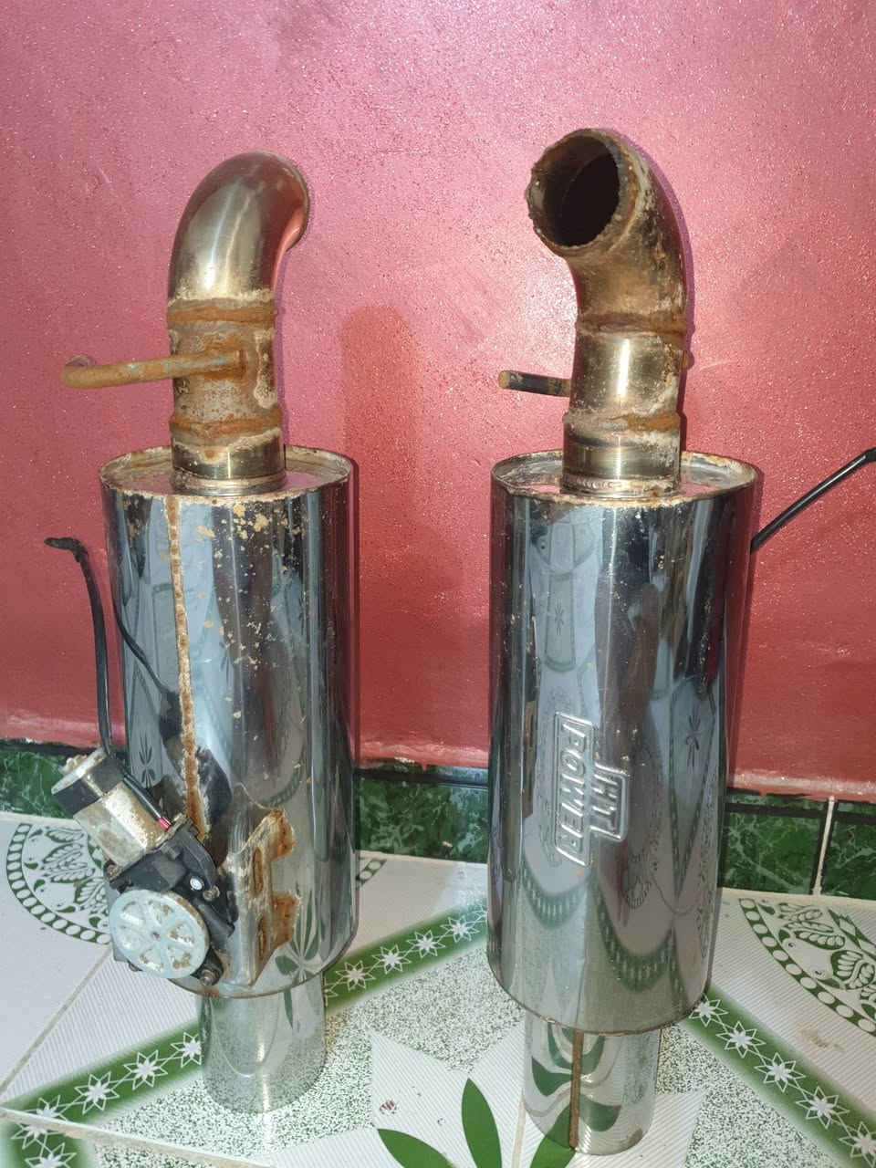 اللهم صلي على محمد وال محمد 
السلام عليكم كزوزات HT POWER  ستعمال اقل 4 اشهر بعدهن جديدات صوتهن تفليش بوابات شغاله عارضهم 250 وبيهن مجال مكاني حله ***********
