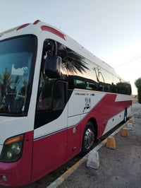 باص هونداي طائر ٥٠ راكب موديل ٢٠٠٧ رقم بغداد ب اسمي خطهه  (بغداد الموص...