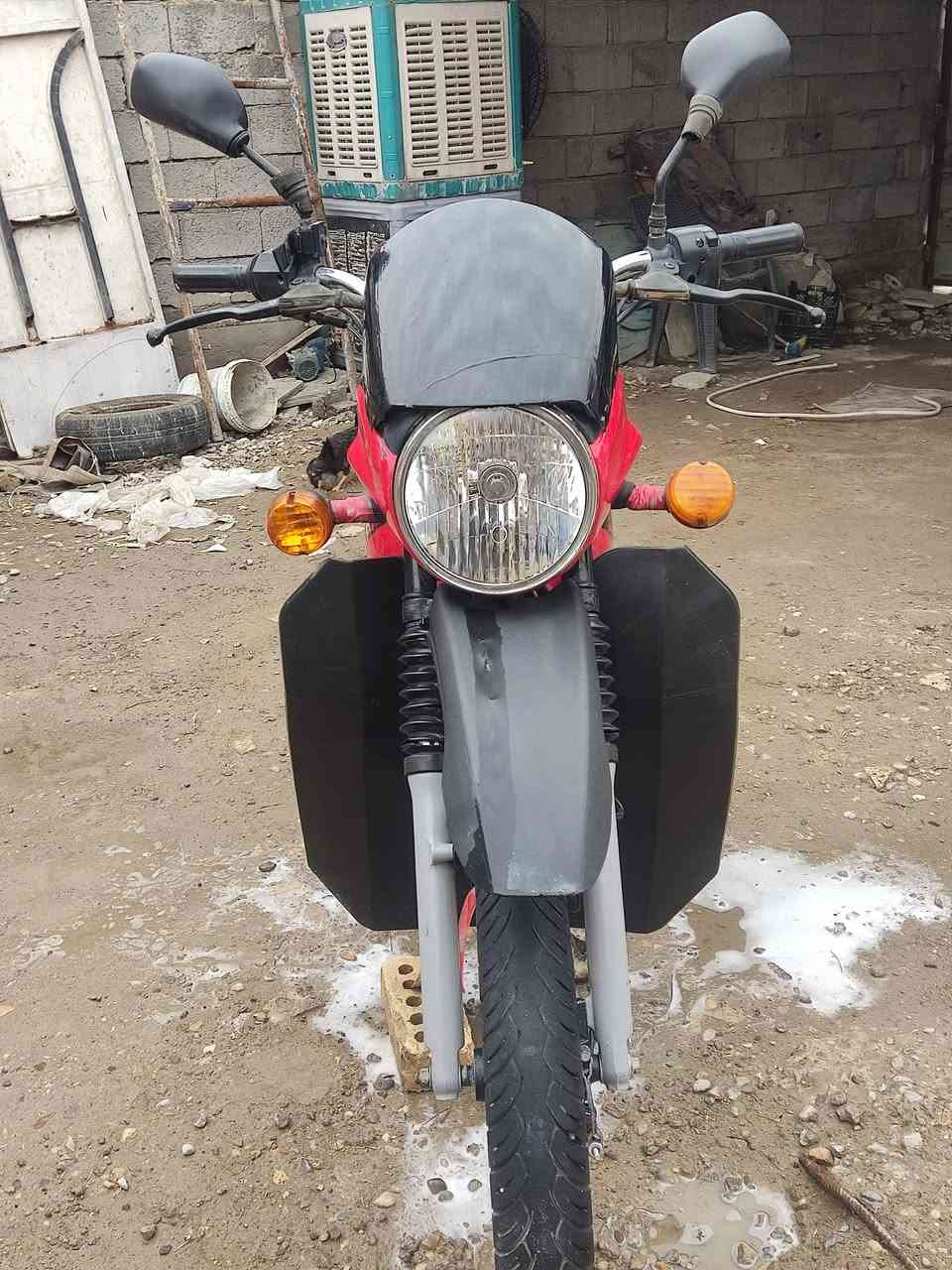 بوكسر موديل 21نضيفه ومرتبه خير من الله مابيهه نقص شغاله هندر وسلف كهربائياتهه كلهه شغاله بريكاتهه شغالات بيهه منفيس وكفلك سرقه وتاخذهه من بيتي 
سعرهه 650وبيهه مجال قليل 
مكانهه بلصلاح مقابل بوب شام 
***********هذا رقمي ودللو
