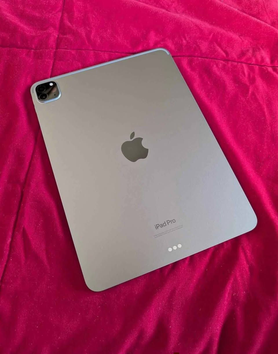 ايباد11 برو M2  انتبه ذاكرة 🤏128 🎟️
كامل ملحقاته مكفول من كلشي 🔥
السعر 740 وبي مجال بسيط💸
 مكاني رمادي 5 كيلو🚗
*********** واتساب☎️
