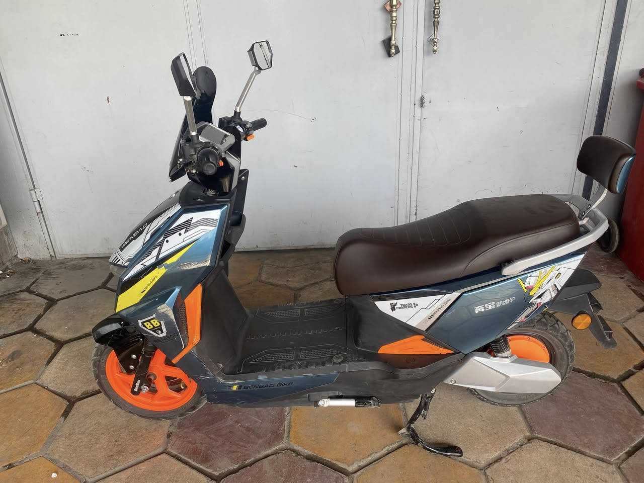 السلام عليكم
دراجه شحن من شركه سايج 
موديل 25 بعدها جديده صارلها 6 اشهر من اخذتها كلشي بيها شغال بطاريات بحاله ممتازه تمشيك 60 الى 70 كيلو بالشحنه الوحده سويجين بصمتين مانع انزلاق abs
كير 4 نمر نضام مانع سرقه تشغيل عن بعد بيها P ونضام الرجوع للخلف R 
سعرها 600 وبيها مجال 
للاستفسار ***********
مكاني اعظميه او مدينه
