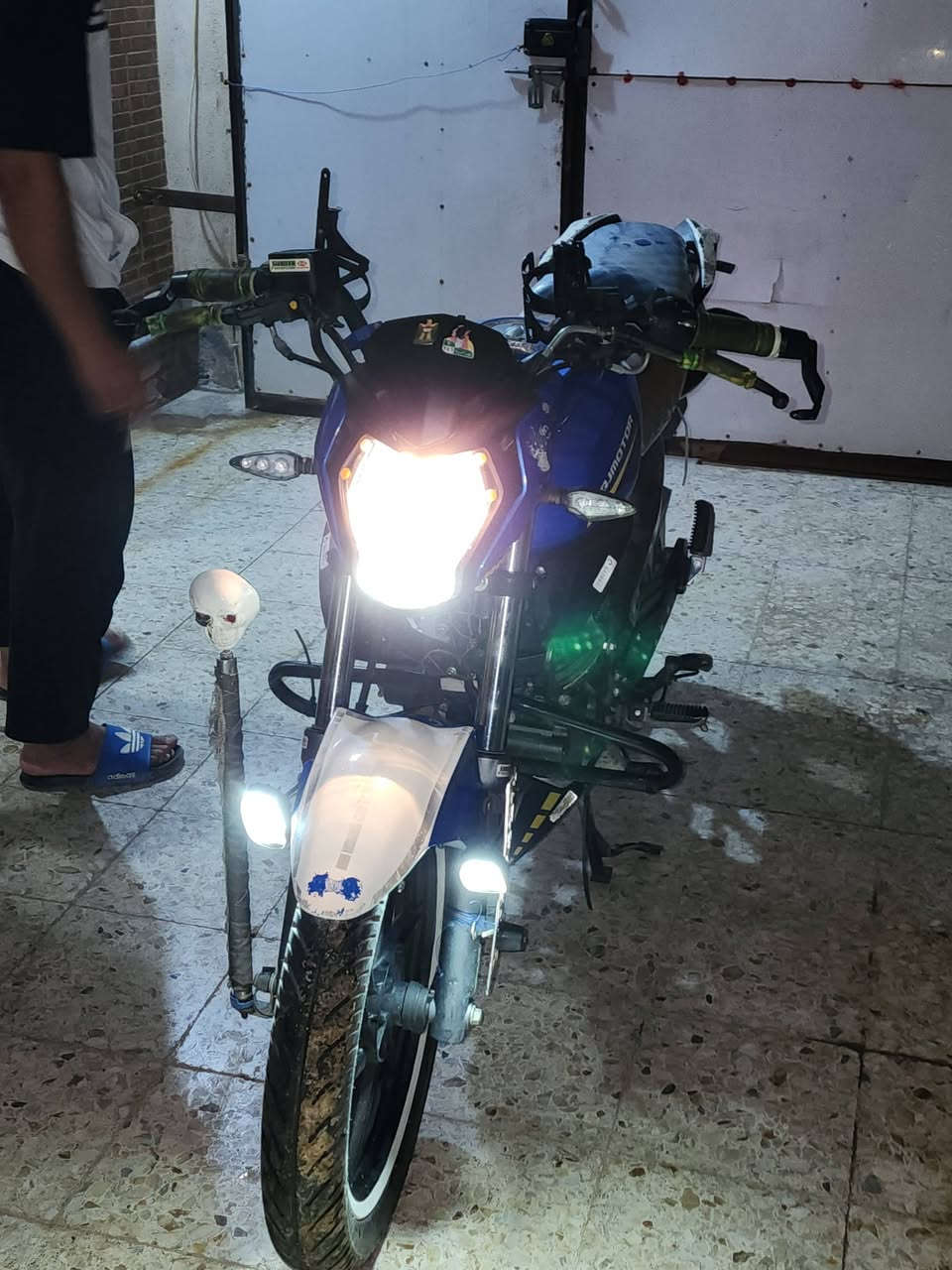السلام عليكم ورحمة الله وبركاته
عيني دراجة كوجي موديل ٢٢ مسجل وكامل مع اللوحات بس تحول 
دراجة نضيفة مثل ما موضح 
للتواصل على الرقم ***********
