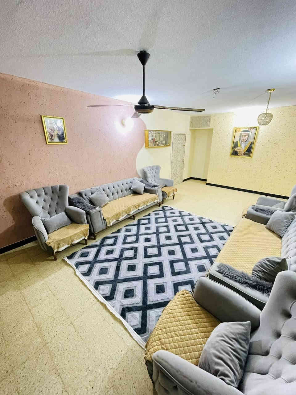 مجمع القادسيه 
طابق ارضي للبيع فقط 🏢
شقه نضيفه +الحديقه على داير الشقه 
باقي تفاصيل خاص
📞📱***********
📞📱***********
