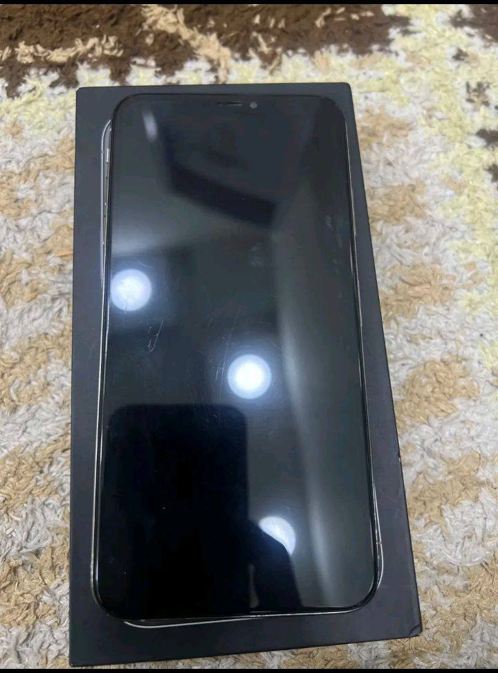 ايفون اكس ماكس ذاكره 512 بطاريه 100 مستبدله جهاز نضيف بي طبع بل شاشه وشرحه ما تشتغل بدون ملحقات جهاز سعره 125 الف وبي مجال بسيط عنواني البصره حيانيه 
*********** واتساب
