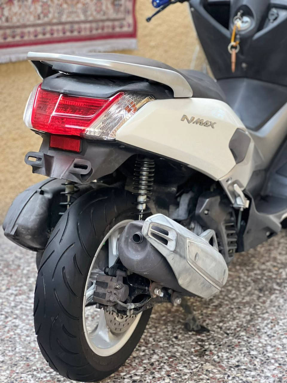 دراجه ياماها NMAX
ياباني الدراجه جديده بمعنى الكلمه نزلتهة رمبه قبل شهر 
حجم المحرك 125 cc المرغوب ماشيه 38000 الدراجه بانزين محسن والدهن كله موتل
الدراجه بحاله الوكاله جيب اي فيتر وياك وتعال
السعر 15 ورقه وبيهة مجال حگ الجيه المكان بغداد الشعب مقابيل محكمه الشعب الرقم ***********
