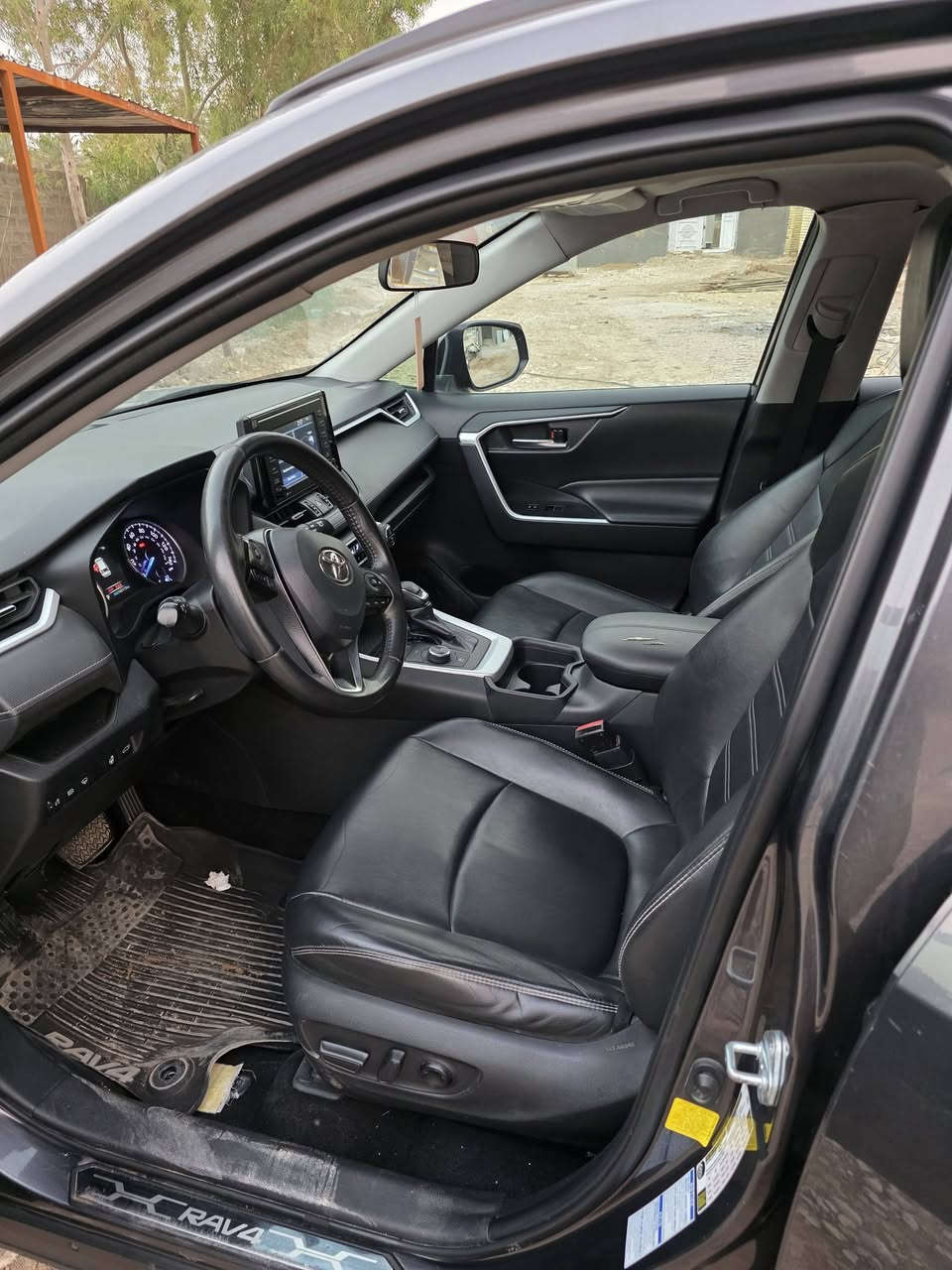 للبيع: تويوتا راف فور XLE 🚗
​الموديل: [2021]
​المحرك: 2.5L (اقتصادي جداً)
​الممشى: [165] كم.
​أهم المواصفات:
✅ فتحة سقف + بصمة تشغيل ودخول.
✅ شاشة كبيرة 
✅ كاميرا خلفية + رادار ونقاط عمياء.
✅ نظام المحافظة على المسار + مثبت سرعة راداري
الضرر: تبديل بنيد بدون ذواخل
السعر: [210$] بيها مجال
للتواصل: [***********]

