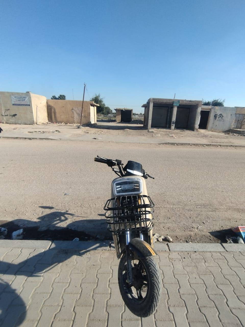 سلام عليكم عندي هاي الدراجه للبيع صارلي شهرين مشتريه واريد ابيعه دراجه كامله كلشي نقص  مابيه فول مواصفات السعر 600 وبيه مجال لعناون نجف حي العسكري للاستفسار *********** واتساب

