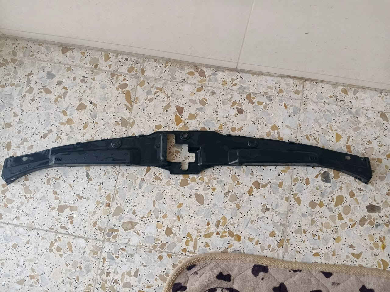 بطانه شبك الدعاميه والبدنه يعني مكان قفل البنيد
استفسار ***********
