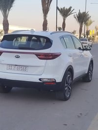 للبيع كيا سبورتج ٢٠٢١ خليجي  رقم بغداد انكليزي هزة وسنوية جديد  مكفولة...