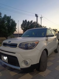 كيا سول 2018  مكينه 1600 GD نضيفه السياره كلش  وارد امريكي باب الصندوك...