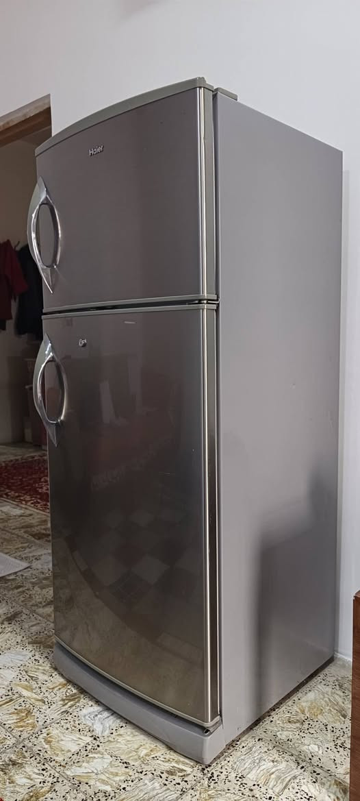 ثلاجة هاير لون سلفر اخت الجديدة ارتفاع متر ونص العرض 60سانتيم والعمق 60 سانتيم نضام تجمييد مداخلة تصليح 
مكان بغداد الجديدة 
السعر 250 الف  دينار 
للاستفسار 
مراسلة 
او 
اتصال 
***********
