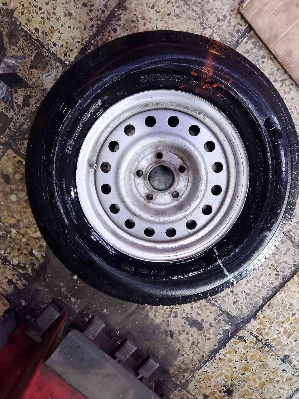 السلام عليكم سوبايه فتون نضيفه سعر 80  ويل فتون بلادي سعر 30 زوج تاير نضيف حجم 15 ار 195 سعر 70 زوج تاير نضيف حجم 205 70 15 سعر 60 زوج مري فتون سعر 20 مكان بغداد قرب تقاطع درويش اي ستفسار ع رقم ملاحظه خاص ماعندي ***********
