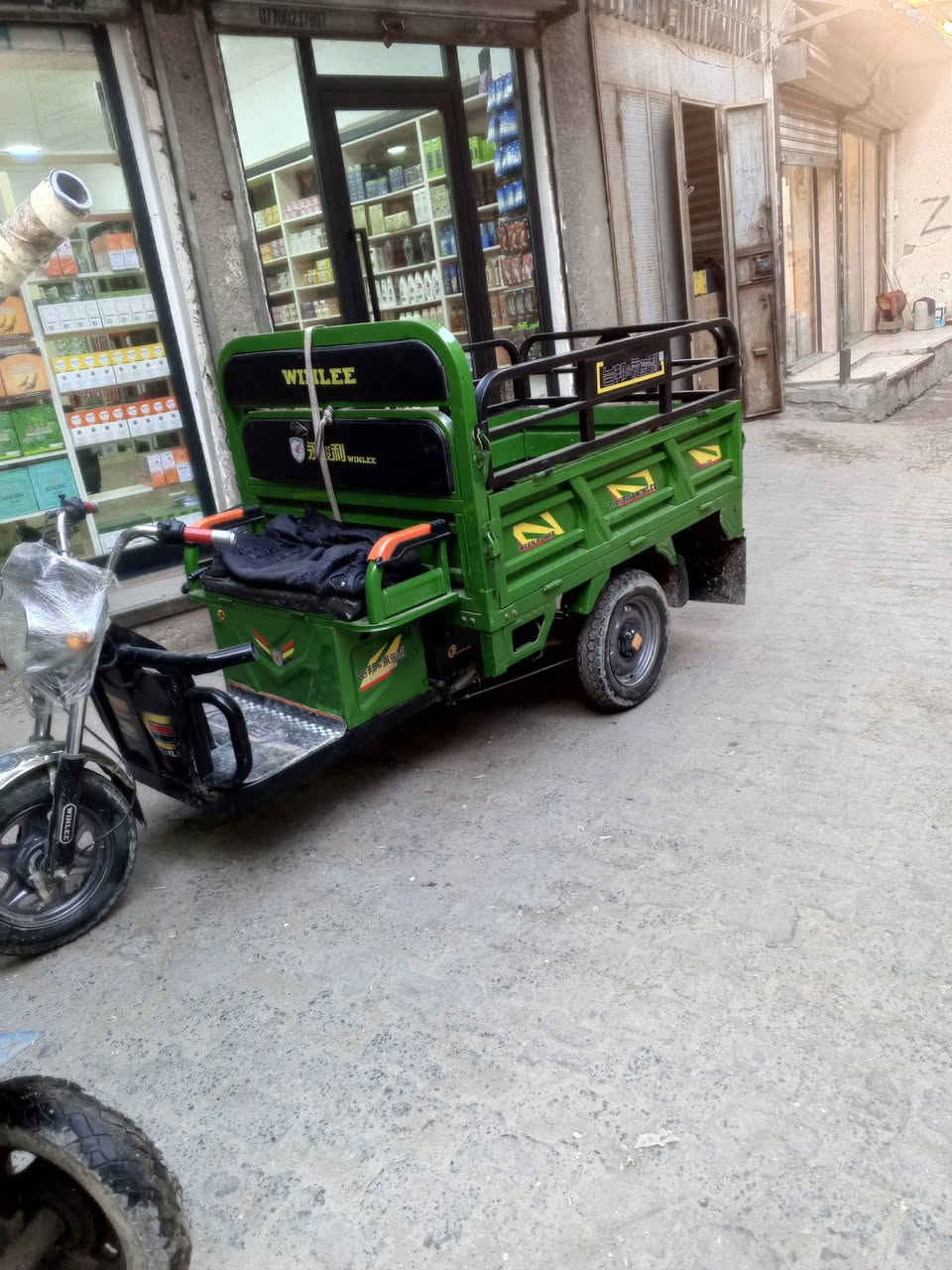 سلام عليكم ستوته شحن نضيفه كلش عشر بطاريات خمسه كبار وخمسه زغار مكاني بغداد الشعب سعر مليون 400 /رقمي ***********
