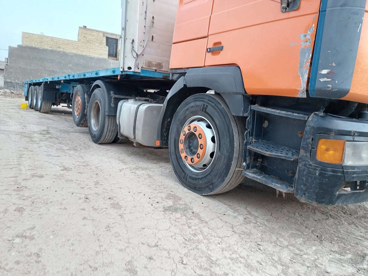 السلام عليكم مان صقر للبيع موديل 2002 سنكل خلفي  سنويه 28  .......***********
