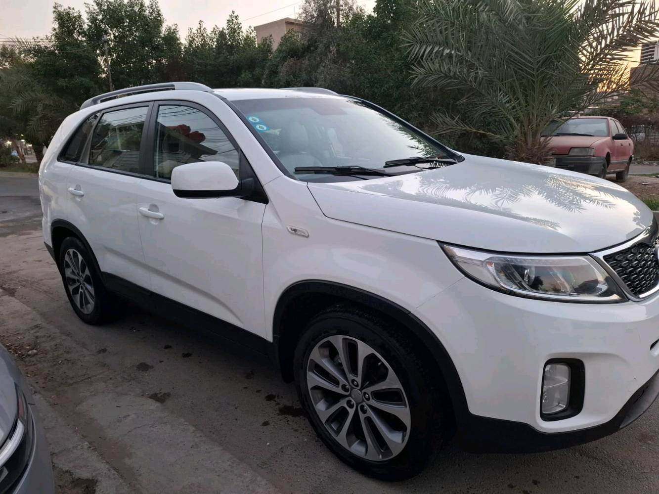 كيا سورنتو 2015 خليجي رقم بغداد مكفوله كفاله من الصبغ والتبديل  عدا شخطوط صغيره موضحه بالسونار بسيط ورصعه فوق الباب خلف السائق  بالباب الخلفي عكس السائق 
7 راكب مع كشنات جلد 
 حساس امامي خلفي  
 3 قطع تبريد 
 3 انظمه قياده 
 يو اس بي
 بردات بلادية 
 تحكم ستيرن 
قماره حديد
 كامرا خلفيه 
‏ صدر جديد كير مكينة مفتوحه ومكفوله گير بلادي كفاله  تبريد كلة جديد ومكفول 
‏V6 ستة سلندر 3500 ماشي  146  
جاهزة بدون اي نقص
رقم بغداد باسمي شرط  التحويل ثاني يوم وسنوية  مراوس حسب القناعه  متواجد خاص
مكان السياره بغداد 
السونار مرفق مع الصور 
السعر  178 وبيه مجال
