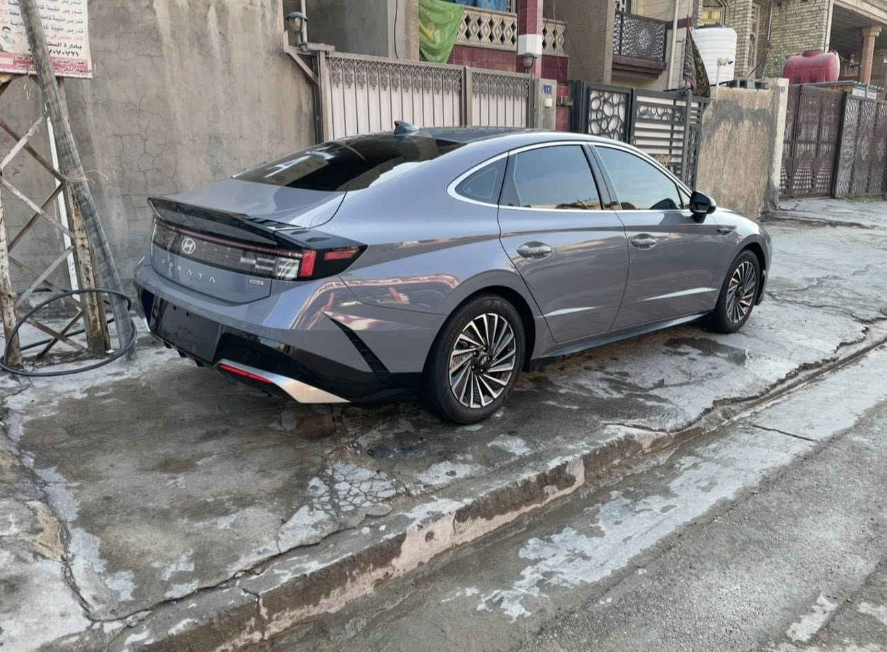 السلام عليكم للبيع فقط  سوناتا هايبرد 2024 كلين تايتل بدون اي حادث بدون صبغ بدون بارد برغي واحد ممفتوح بيها   دخول جديد اني مستوردها و البارحة رقمتها بأسمي فول مواصفات عدا البانورما ماشية ب امريكا 30 وهنا بالعراق مشت الف فقط صور امريكا ورقم الشاصي بالمنشور  
السعر 225$
مكاني البلديات ***********
