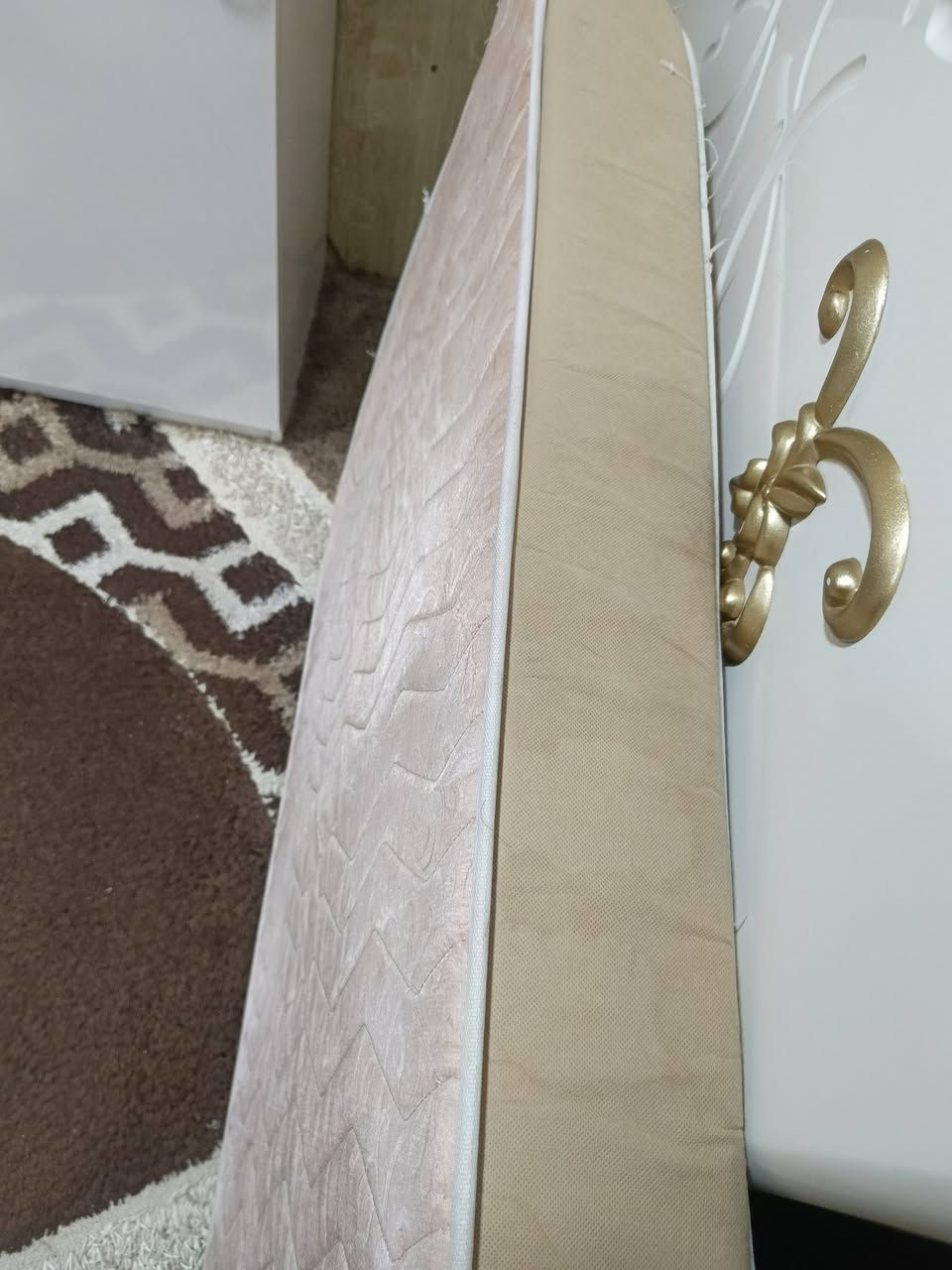 دوشك اسفنج ضغط عالي مال تخت نفر للبيع السعر 20 الإتصال عالرقم ***********
يوجد خدمه توصيل
