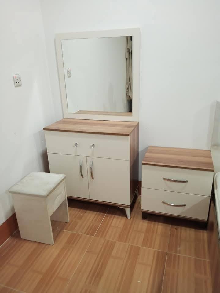 🛏️ ژووری نوست  بۆ فرۆشتن
 کانتۆری ٦ تاک ، مێزی ماکیاژ و ٢ کۆمۆدی.
​کوالێتی: زۆر توندوتۆڵ و پاکە، پشتی کانتۆرەکە بە تەختەی سەقفی پتەو دروستکراوە.
​ وەک نوێ وایە و هیچ عەیبێکی نییە.
​💰 بۆ نرخی نامە بنێرن
📍 شوێن: عەربەت
ــــــــــــــــــــــــــــــــــــــــــــــــــــــــــــــــــــ
تۆش چیت هەیە بۆ  فرۆشتن لە نامە بۆ بنێرە لێرە بۆت دەفرۆشم


**إذا كنت صاحب هذا الإعلان وتريد حذفه لأي سبب، رجاءا أرسل رسالة إلى الدعم الفني**