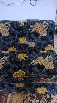 ديوان مكون من خمس قطع للبيع ٢قنفه كبيره ووحده مال نفرين وكرسي نفر ومثل...