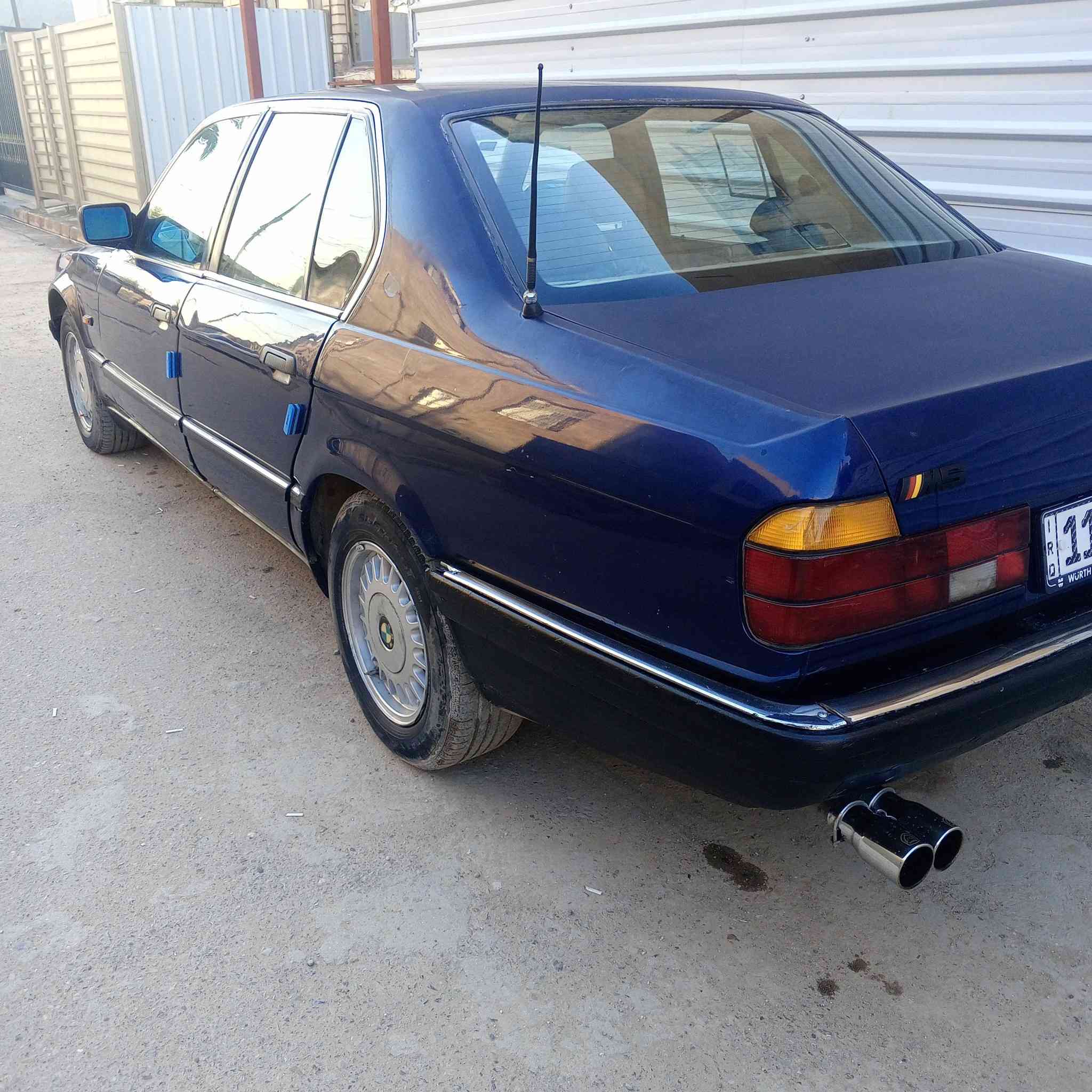 السلام عليكم بي ام 735 باب قصير موديل 92 السياره بدون ضربه اصل ابليته وسنويه رقم بغداد انكليزي بسمي هزه جديده محرك وكير جدد كهربائياتها كلها شغاله تبريد ثلج كشنات كهرباء السعر 42 مكان السياره بغداد العامرية رقم الهاتف ***********
