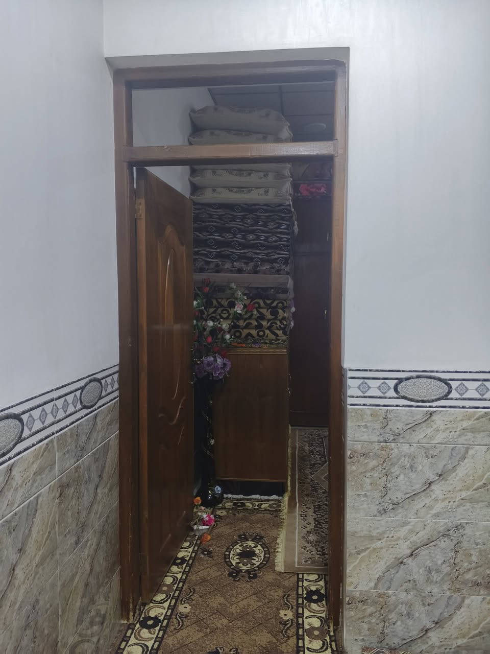 سلام عليكم
مشتمل على كورنيش الحوز 100متر نضام شقتين درج خارجي الطابق الاول حجر كامل مكمل وطابق الثاني بلوك هيكل كامل ماء ومجاري الشارع 7متر قرب مسجد قباء معروض 90 وقابل للتفاوض


**إذا كنت صاحب هذا الإعلان وتريد حذفه لأي سبب، رجاءا أرسل رسالة إلى الدعم الفني**