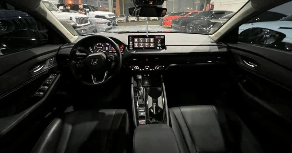 للبيع – هوندا اکورد هایبرید اعلی فئە تورنك ٢٠٢٤ 🔥🔥
                               Honda Accord Hybrid Touring 2024
ماشیە ٣٦ الف مایل 
مرقمە اربیل جاهز
لون اسود 🔥🔥🔥🔥

• محرك هايبرد 2.0 لتر اقتصادي جداً بالوقود

📄 تفاصيل السيارة:
• ارباكـات راجعة سيستم 
• السيارة بها الجاملخ الأمامي الأيمن صبغ فقط بدون دواخل
رقم شاصی 1HGCY2F88RA055545
📞 للمزيد من المعلومات:
***********
واتساب موجود
