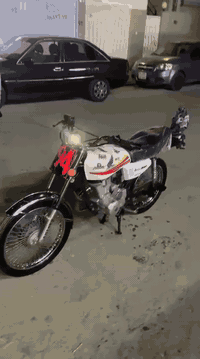 السلام عليكم ماطور سافين 5 كير ..مكينه150.. دراجه طياره عزم نار شلعه نار نكره سلف نكره هندر 
كيبل واير جديد
باتري جديد
زوج تايرات جدد 
4دبلات جدد 
ماطور دينار متصرف علي 
سعر400وبي مجال مكاني شارع كركوك 
(***********)
