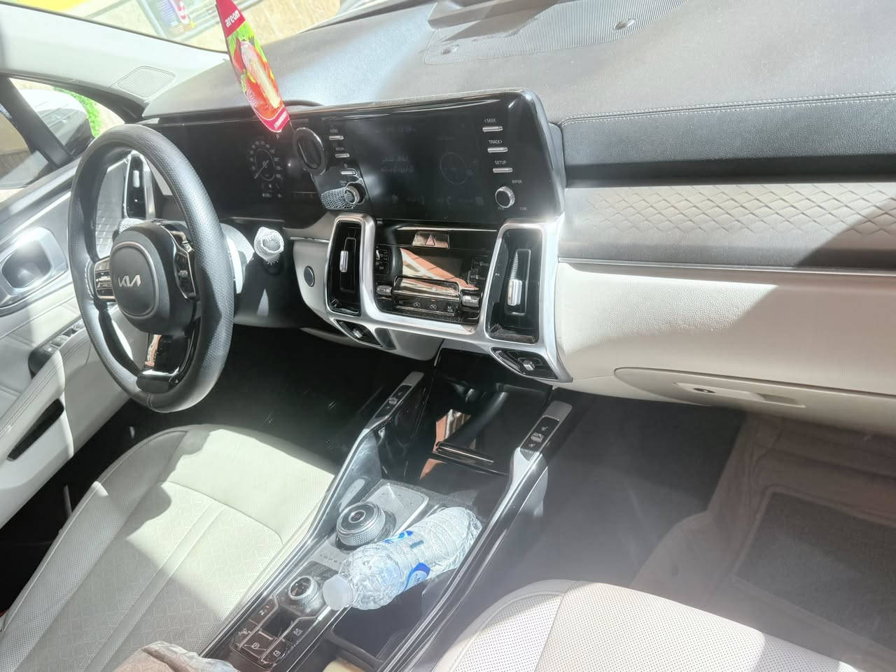 السلام عليكم من رخصة الادمن
سورنتو 2022 خليجية كويتية فول الفول
اربع كامرات كامره محيطة 
كشنات جلد وكهرباء امامي وخلفي
كشنات تبريد وتدفئة 
مواصفات الكويتي فول للأخير 
ماشيه 54 جديده كلش بيها كم رصعه 
مكان السيارة بغداد الكماليه 
السعر 290 بيها مجال بسيط 
***********
