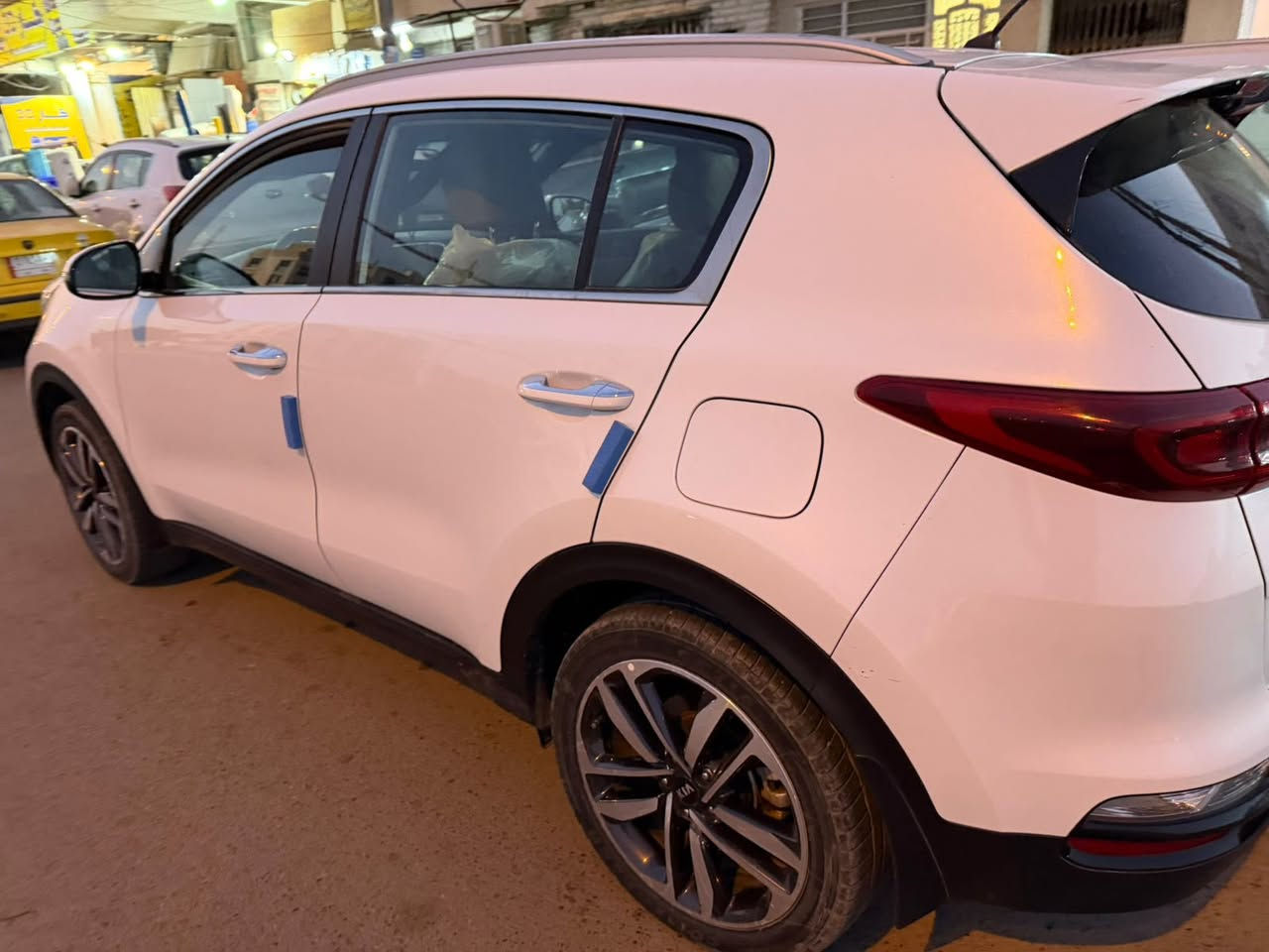 السلام عليكم.   سبورتج موديل 2020
ماشيه ١٠٥ 
تفاصيل كامله بل سونار 
السعر ١٨٧ وبيه مجال شي بسيط 
مكان بغداد حي الجهاد 
***********
