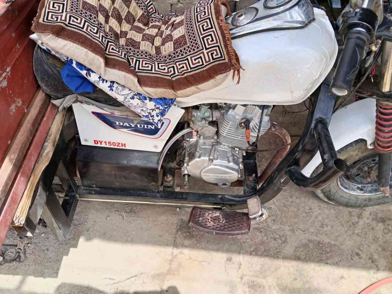 السلام عليكم ستوته لبيع موديل ١٥ أوراق محرك برغي مامفتوح قبل شهر شادينه  بيها بس هاي اضربه الماشر عليه
السعر مليون وربع ميه  وبيه مجال للاستفسار *********** خاص متواجد
