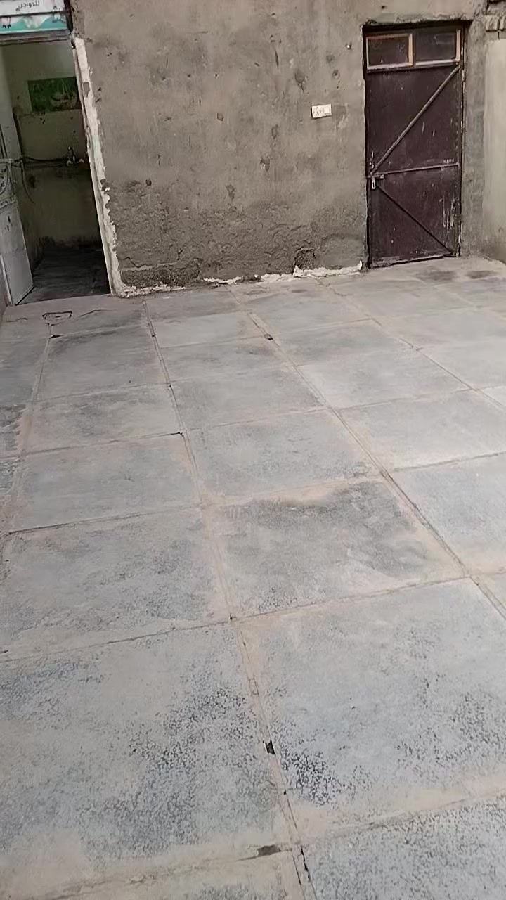 بيت للايجار في منطقة حي البتول الطابو شارع مدرسة الخيرات ثاني بيت عن الشارع موضح بالفديو كامل الخدمات معروضة يمي ايجاره 200 للاستفسار الاتصال على الهاتف ***********ابو منتظر واتساب موجود لعائله صغيره
