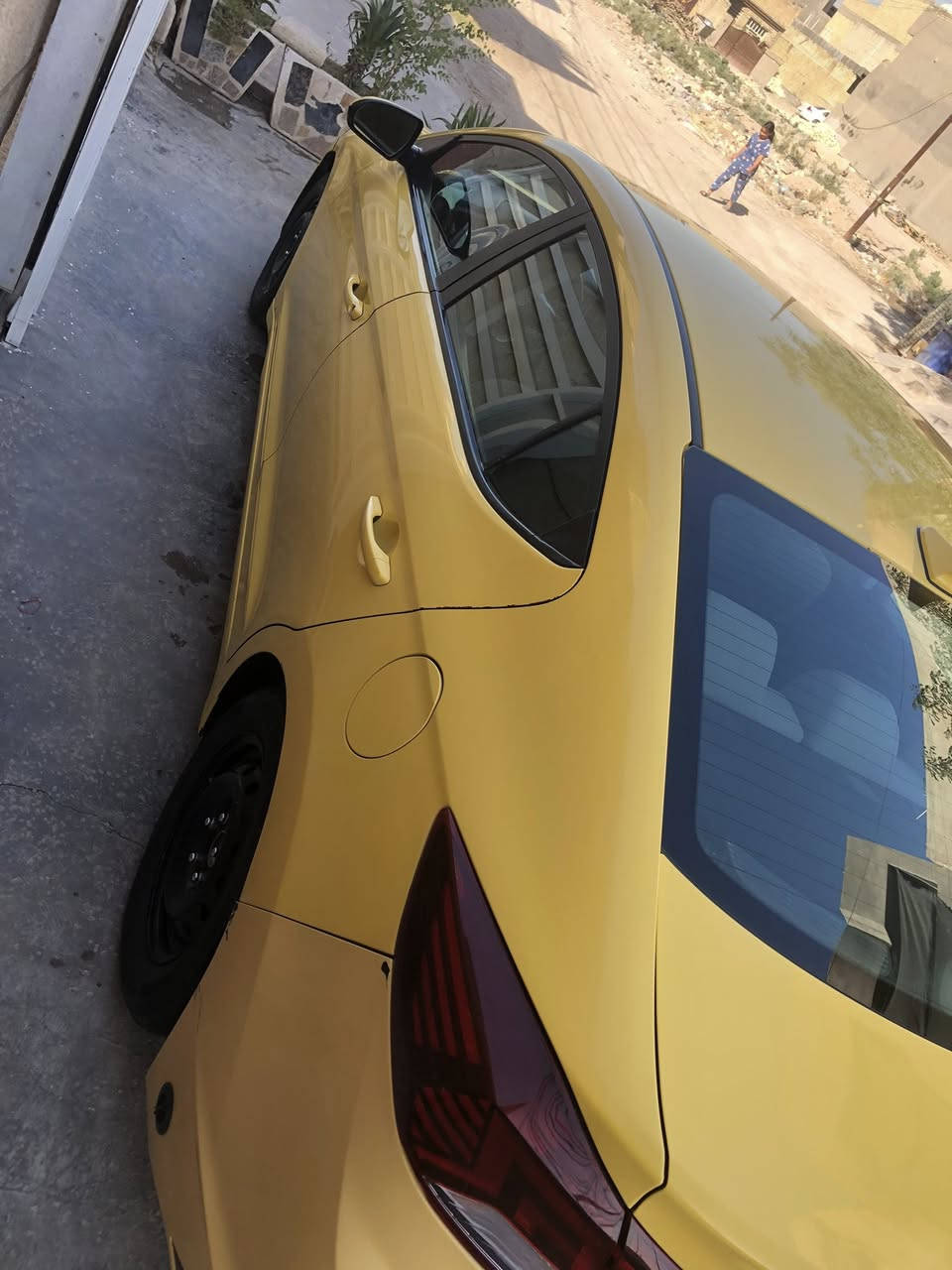 ٢٠١٩ وارد امريكي ضربتها كلش حلوه وخفيفة كير at بلادي مكينه ٢٠٠٠ دوش نص مواصفات رادار توقف ذاتي مثبت سرعه وتحديد مسار ٣ انظمة قيادة ايكو ونورمل وسبورت ، 

( السيارة مبدل جاملغ ايمن لكن جاملغها البلادي موجود ابيع ليبل واحد الجاملغ امبدل لغرض سعر الكمرك فقط ) 
نقصها بس سنوية منتهية من اتحول مباشرة تجددها مابيها شي صعب ويه الرقم ، 
رقم الماني باسمي مصفرة هيئة والغرامات عليه ،
مكان السيارة بغداد قرب علوة الرشيد قوس بغداد كويريش ، 
السيارة عرضتها قبل فترة بس بطلت مابعت لان حرت شنو اخذ بس هسه اريد احدثها ، 
عارضها ب١٣٢ وبيها مجال كلش بسيط ، هذا رقمي والسيارة بأسمي تحويل مباشر ***********
