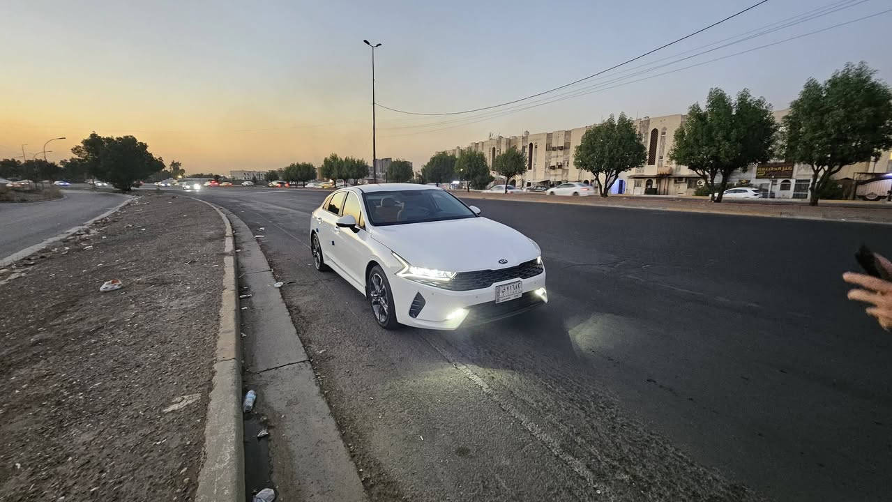 كيا k5 موديل 2021 خليجي
ماشية 86 الف  
رقم بغداد 
مفتاح بصمة (تشغيل عن بعد )
قمارة حديد محرك 2000 دوش
  ويل كاب 18  
يدات باب نيكل اربعتهن
حساسات امامي وخلفي  عدد 8 +كاميرا خلفية دوارة ويا لستيرن
مسجل شاشة كاربلي (واير ليس) ومنفذين USB
شادلهة امبلي فاير  (سستم صوت SP ايطالي) 
شحن واير ليس مال تلفون
لايت 3عدسات 
لد امامي ابيض ومدمج ويا اشارة برتقالي (بلادي)
لد كامل خلفي  + لد كشاف ضباب 
اربع مودات للقيادة (٣ معروفات والرابع تتحكم بي انتة)
بردات جامات خلفية بلادية
تبريد مناخين تحكم منفصل  +تبريد خلفي  ومنفذين USB
حاملة اكواب بين كراسي خلفية
سيارة بعدهة بضمان شركة الدولية
بيهة بارد كلش صغيرة بصندوق + نكرات ب باب خلفي بصف سايق 
السعر مطلوب  192$
للاتصال : ***********
