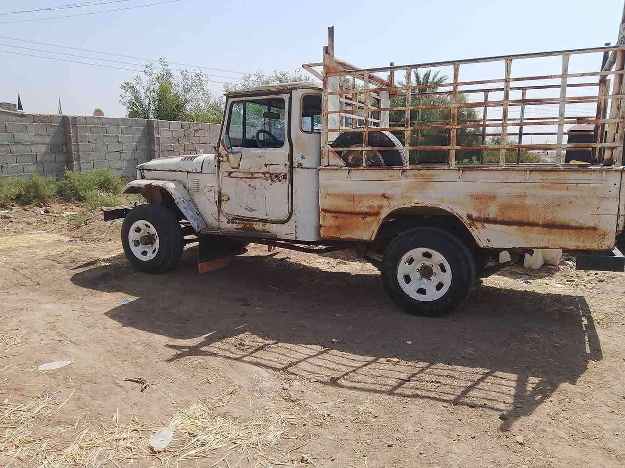 سياره لبيع مكان لعماره سياره موديل ثمانين وهاذه رقمي ***********
