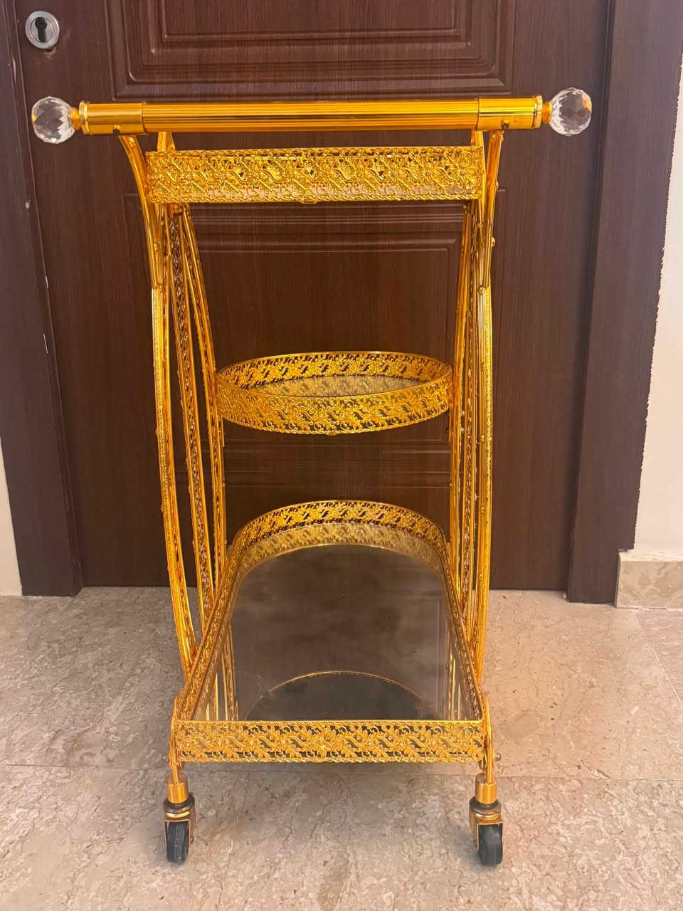 عربة تقديم ضيافة ذهبية جديدة
سعر 110 
للتواصل ***********
