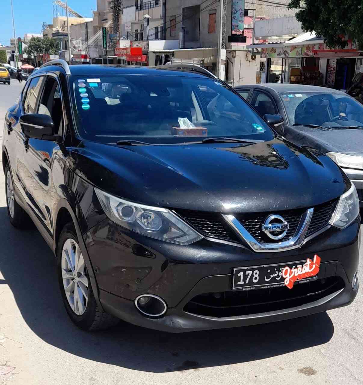 Nissan Qushqai encore neuf et très propre  Importer de l'Almagne
Entretien et Vidange a maison de nissan 
Avec carnet d'entretien + factures
Bien entretenu 
Année  fin 2014
Kilométrage 227000 km 
Puissance 6 cv
carburant: Essence
Couleur du véhicule: Noir 
 Les options:
- Boîte manuelle (6vitesses) 
- Feux de route directionnels / Phares halogènes / feux diurnes LED /feux de route adaptatifs 
- Mode économie STAR & STOP
- Plein Phare Auto 
- Accoudoir central avant et arrière
- Rétroviseur jour/nuit
- Radar de recul avant et arrière
- Ecran Tactile Multimédia + GPS Navigation Active  
- Ordinateur de bord 
- Régulateur / limiteur de vitesse 
- Détecteur de pluie et obscurité
- Détecteur d'obstacle Av / Ar - Capteur Franchissement ligne blanche 
- Bluetooth et port USB 
- Rétroviseurs extérieurs électriques rabattables
- Feux Xénon / LED 
- Climatronic  
- Volant multifonction 
- Start / Stop
- Phares xénon D'origine Full LED et directionnel 
-  Deux (2) clés 
- Toit Panoramique 
- Jantes  Allu 19"
- Sièges chauffants
- Sieges arrières rabattables
- Pare Brise Chauffant
- Système de controle de pression des pneus
- Systeme de stationnement intelligent
- Système de détection de fatigue intelligent
- Surveillance des angles morts
- 4 pneus neuf
- Pack Carrosserie Chrome
- Bluetooth
- Siège électriques
- Répartiteur électronique de freinage
- ESP/ABS/EBD/NBAS
- Freinage d'urgence intelligent avec detection de piétons 
- Système d'alerte anticollisionsarrière intelligent avec détection des objets en mouvement
- Radar de stationnement avant et arrière
- Système d'ouverture et de démarrage sans clé avec bouton start/stop 
- Systeme audio premium Bose 8 hauts parleurs dont 2 caissons de basse et amplificateur digital
- Systeme audio radio CD/MP3 connection USB et bluetooth / Radio digitale réception
- Nissan Connect : système de navigation multimédia avec écran tactile couleur 7"
- Airbags Fronteaux / Airbags Latereaux
- et Autres options
Pour plus d'info contactez 99062320 سوسة, تونس


**إذا كنت صاحب هذا الإعلان وتريد حذفه لأي سبب، رجاءا أرسل رسالة إلى الدعم الفني**