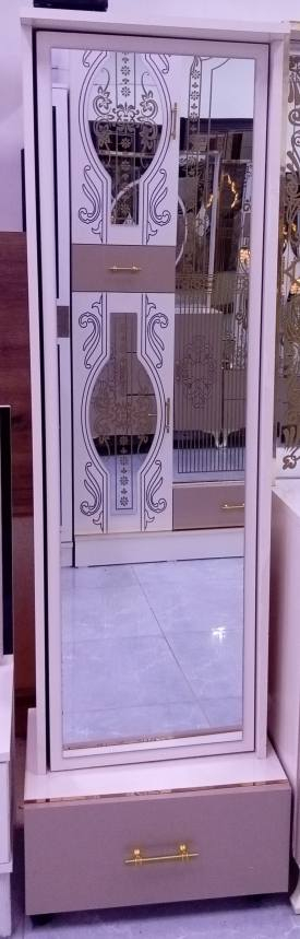 محلات الاصدقاء موصل حي البكر قرب شارع الاطباء لبيع وشراء الغرف النوم التركي المستخدم والجديد لدينا غرفه نوم تركي نظافه 100% مستعمل كلش قليل صبغ حراري طول الكنتور 4 امتار سعر الغرفه 1,350 ويا شده ونقله كامل  ***********
