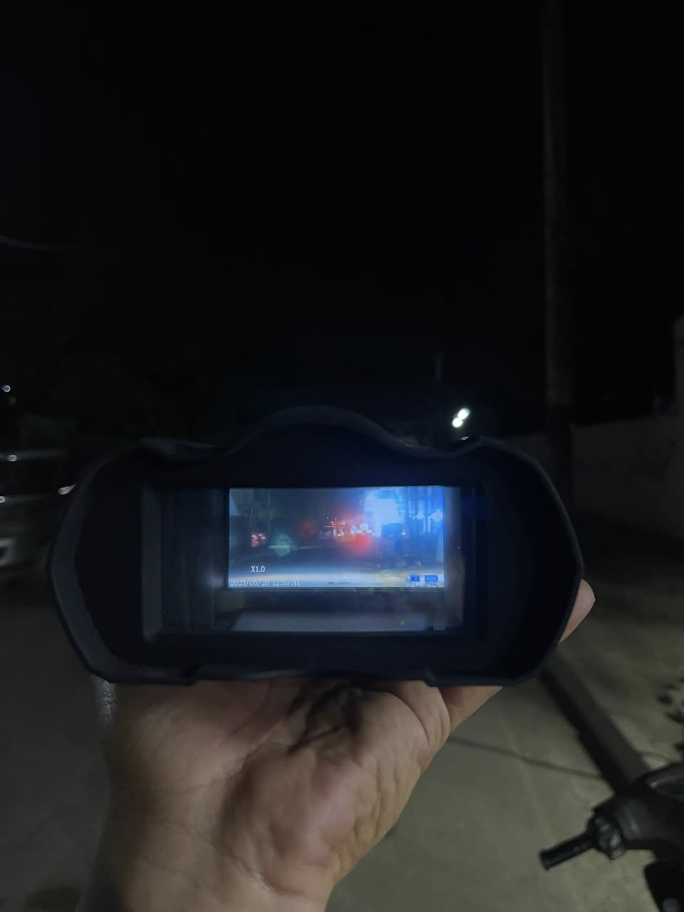 متوفر ناظور ليلي نهاري مع كامره تصرير بدقه 4k
ناظور ليلي شاشة 4K

1️⃣شاشة بدقة 4K

2️⃣اشعة تحت الحمراء 7 مستويات للسطوع

3️⃣تعمل بالشحن

4️⃣شاشة كبيرة

5️⃣يعمل لمدة تصل الى 72 ساعة

6️⃣منفذ لادخال مايكرو SD

7️⃣تقريب يصل الى 1كيلو و 800 في  الظلام الدامس 

8️⃣تسجيل فيديوات وصور يستقبل لتسجيل الفيديو والصور

***********  واتساب.
